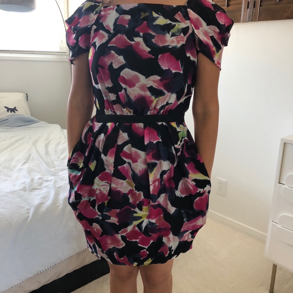 Diane von furstenberg 100% silk dress w/pockets!